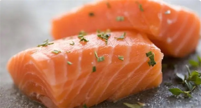 三文鱼的几种新吃法，简捷鲜味又下饭，学会了可能做给家人吃