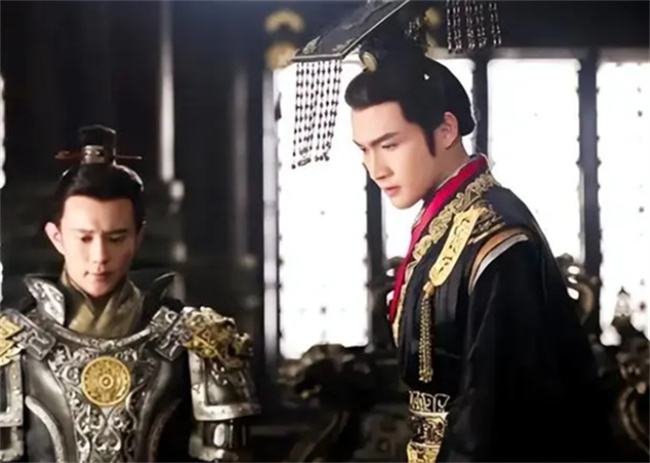 秦始皇的龙袍是黑色的 为何后世皇帝没人敢穿 原因很现实