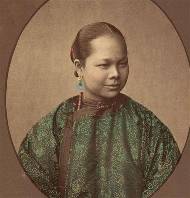 19世纪70年代，奥地利摄影师在上海为清朝百姓拍照片：有技术含量